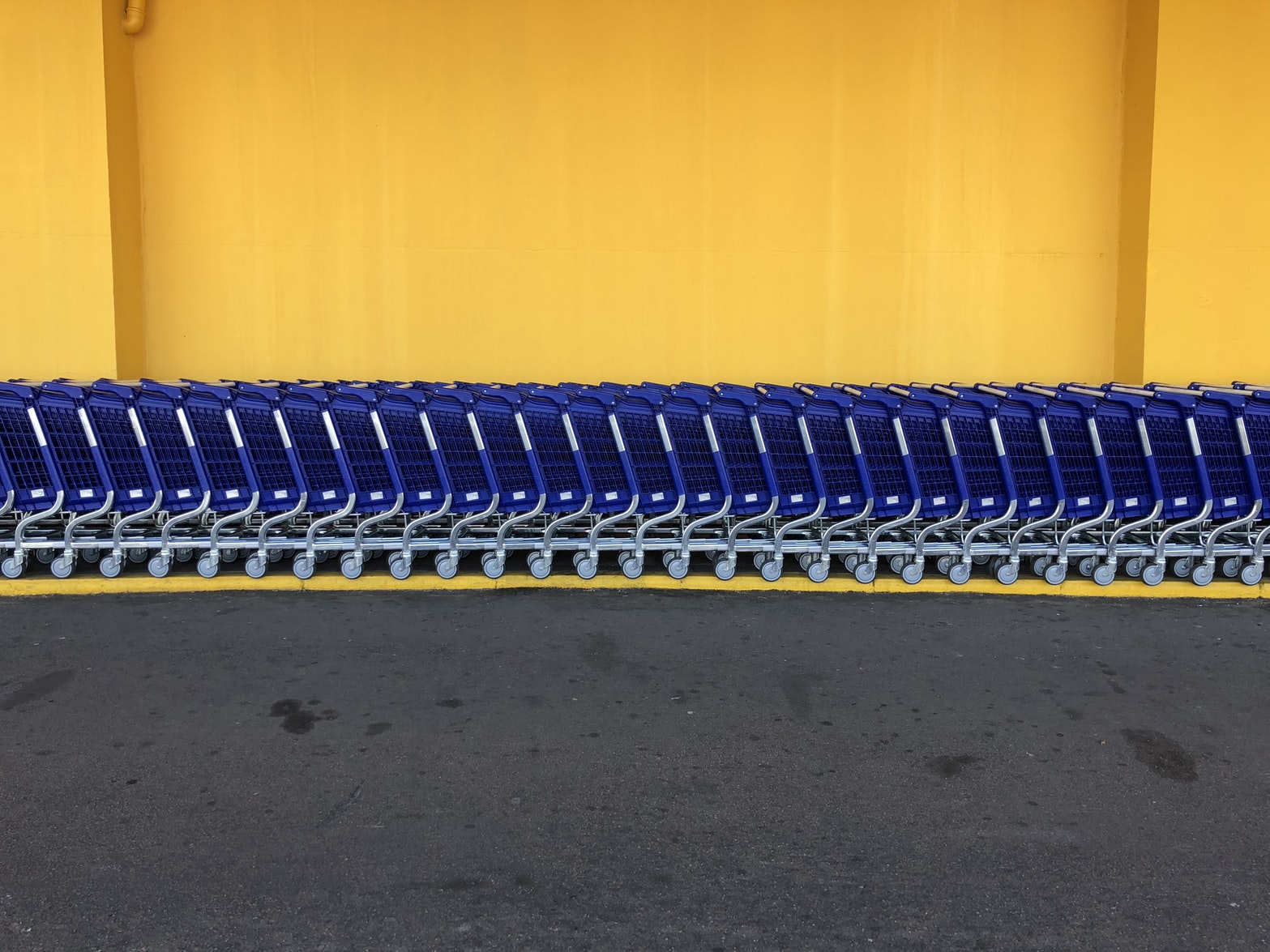Walmart запатентовал реагирующие на эмоции покупателей тележки